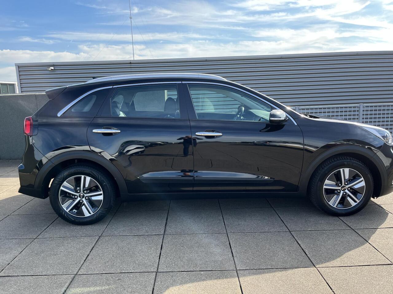 KIA Niro 1.6 GDi Hybrid DynamicLine Achteruitrij camera / Half leder / Navigatie / Parkeersensoren / Cruise control / Automaat / Nederlandse auto en boekjes compleet!