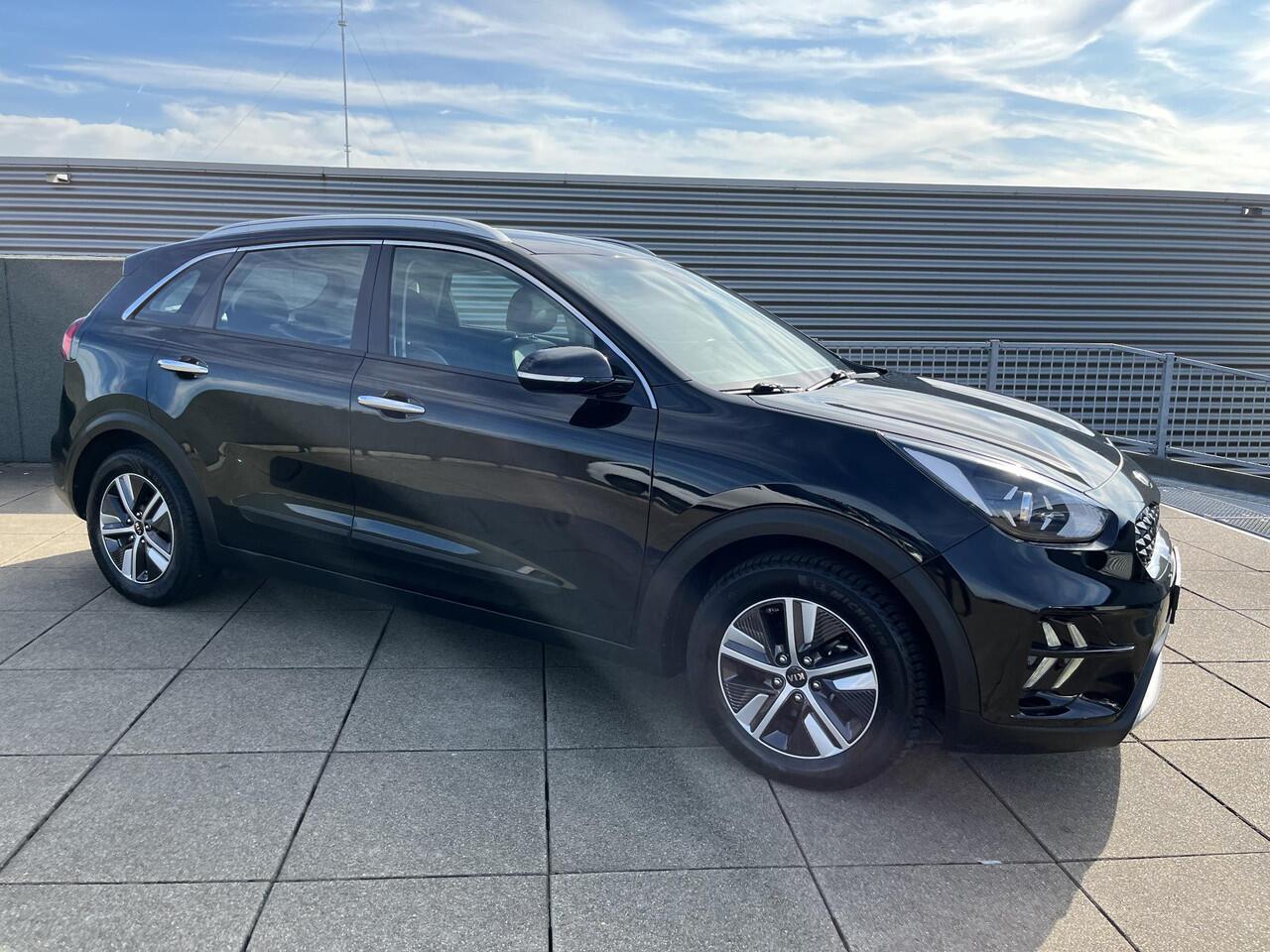 KIA Niro 1.6 GDi Hybrid DynamicLine Achteruitrij camera / Half leder / Navigatie / Parkeersensoren / Cruise control / Automaat / Nederlandse auto en boekjes compleet!