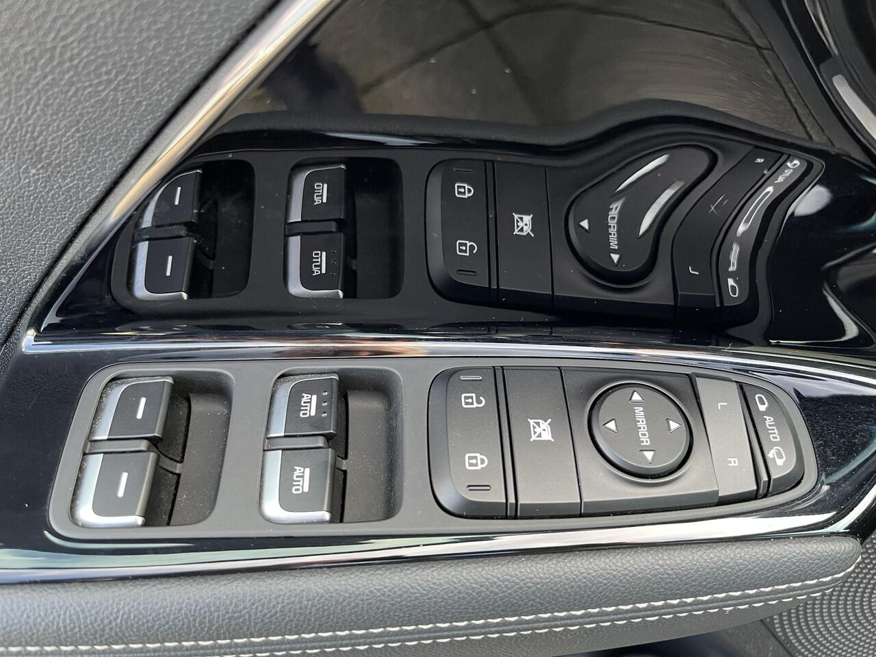 KIA Niro 1.6 GDi Hybrid DynamicLine Achteruitrij camera / Half leder / Navigatie / Parkeersensoren / Cruise control / Automaat / Nederlandse auto en boekjes compleet!