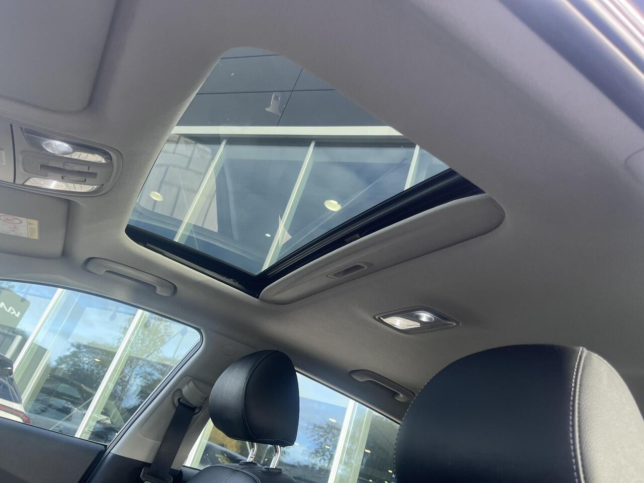 KIA Niro 1.6 GDi Hybrid DynamicLine | Schuifdak | Trekhaak | Navigatie | Apple CarPlay/Android Auto | Adaptieve cruise control | 1e eigenaar! Dealer onderhouden!!