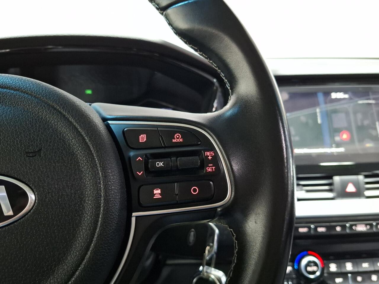 KIA Niro 1.6 GDi Hybrid DynamicLine Schuif kantel dak, Apple Carplay/Android Auto, Navigatie, Camera.