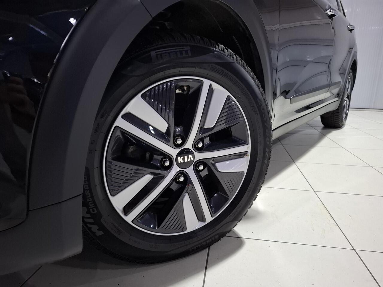 KIA Niro 1.6 GDi Hybrid DynamicLine Schuif kantel dak, Apple Carplay/Android Auto, Navigatie, Camera.