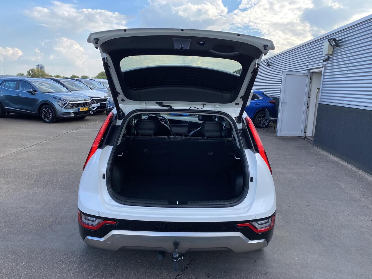 KIA Niro 1.6 GDi Hybrid Launch Edition Dealer onderhouden: Schuif-/kanteldak, trekhaak 13-polig, head-up display, stoelverwarming- & ventilatie, stuurverwarming, adaptieve cruise control, Apple CarPlay/Android Auto