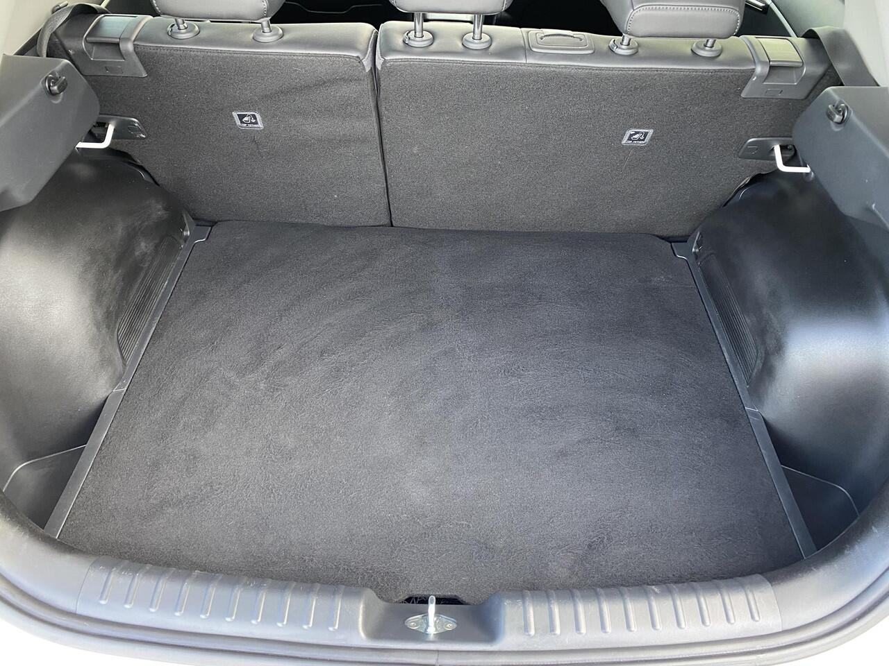 KIA Niro 1.6 GDi Hybrid Launch Edition Dealer onderhouden: Schuif-/kanteldak, trekhaak 13-polig, head-up display, stoelverwarming- & ventilatie, stuurverwarming, adaptieve cruise control, Apple CarPlay/Android Auto