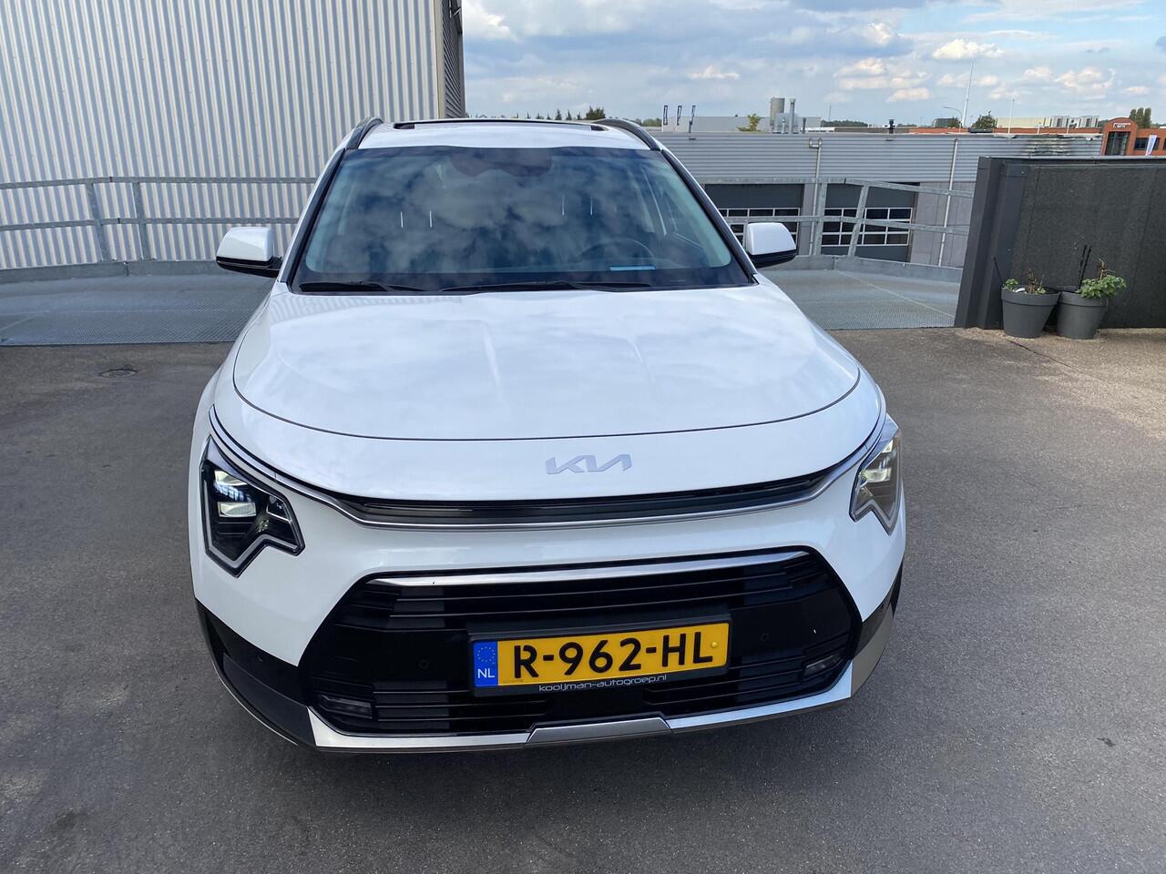 KIA Niro 1.6 GDi Hybrid Launch Edition Dealer onderhouden: Schuif-/kanteldak, trekhaak 13-polig, head-up display, stoelverwarming- & ventilatie, stuurverwarming, adaptieve cruise control, Apple CarPlay/Android Auto