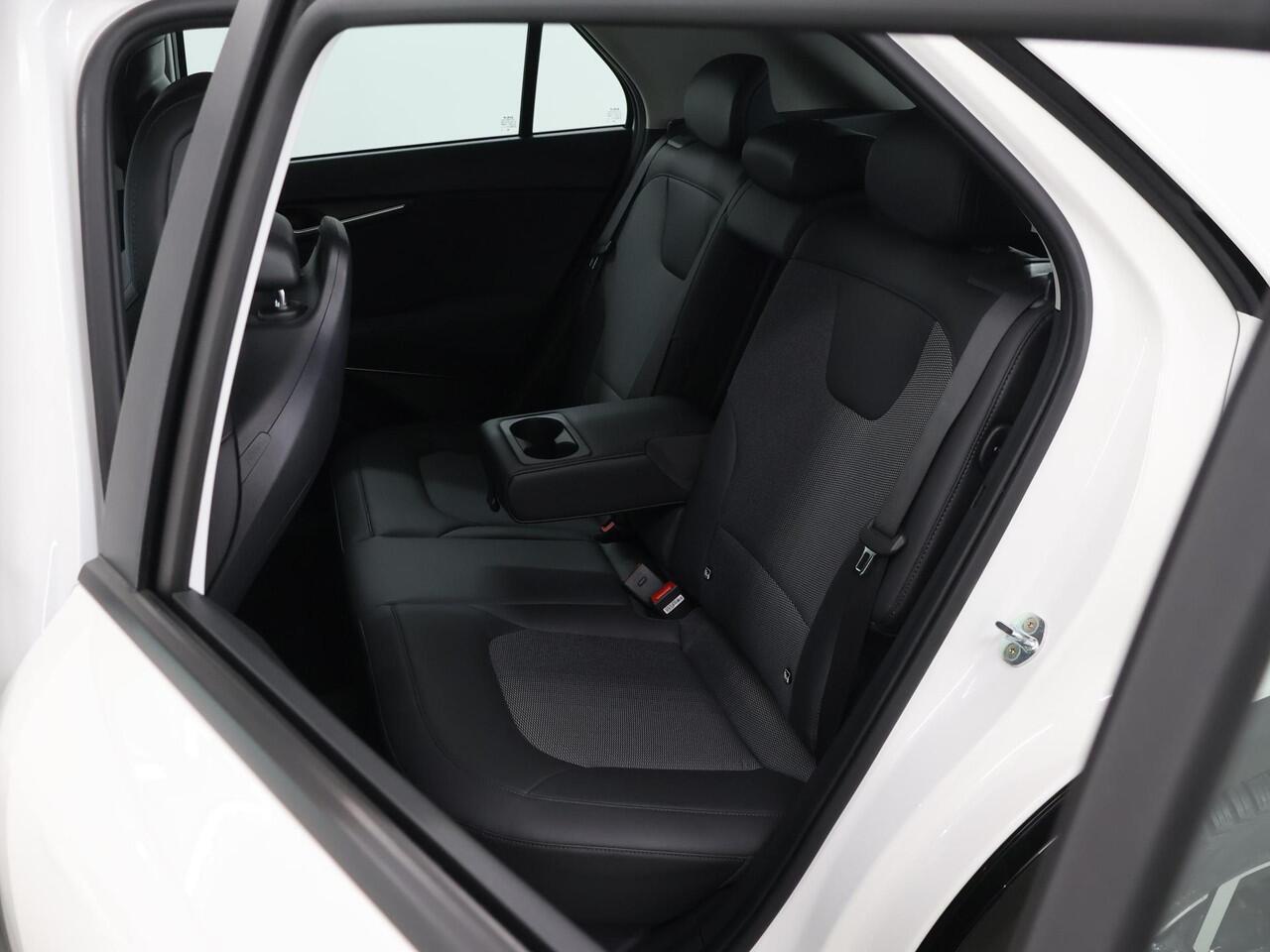 KIA Niro 1.6 GDi Hybrid DynamicLine | Trekhaak | Adaptieve Cruise Control | Navigatie | Climate Control | Parkeercamera |