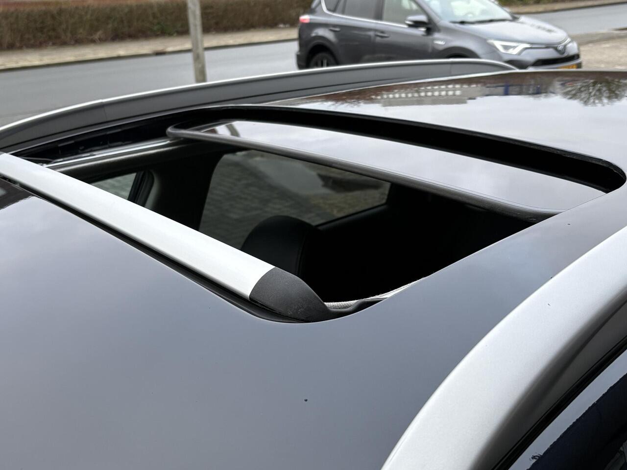 KIA Niro 1.6 GDi PHEV ExecutiveLine | Trekhaak | Leder | Schuifdak | Stoelverwarming/koeling | Adaptive cruise control | JBL audio | Geheugenstoelen | Camera