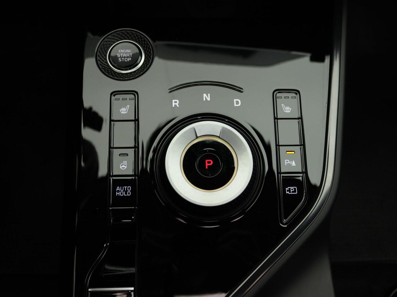 KIA Niro 1.6 GDi Hybrid DynamicPlusLine | Trekhaak | 4-season banden | Parkeersensoren v+a met achteruitrijcamera | Zonnedak | Metaalkleur |