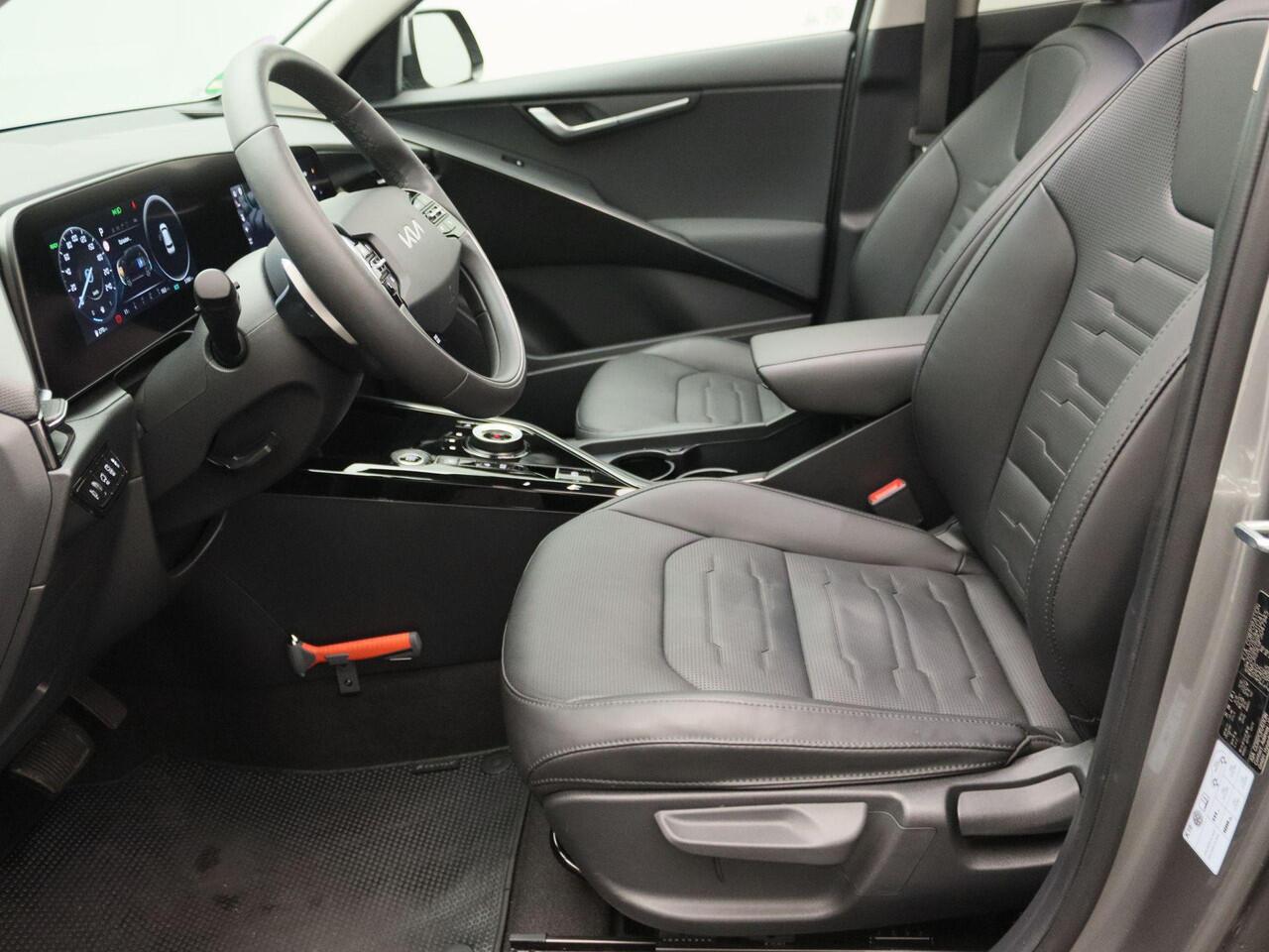 KIA Niro 1.6 GDi Hybrid DynamicPlusLine | Trekhaak | 4-season banden | Parkeersensoren v+a met achteruitrijcamera | Zonnedak | Metaalkleur |