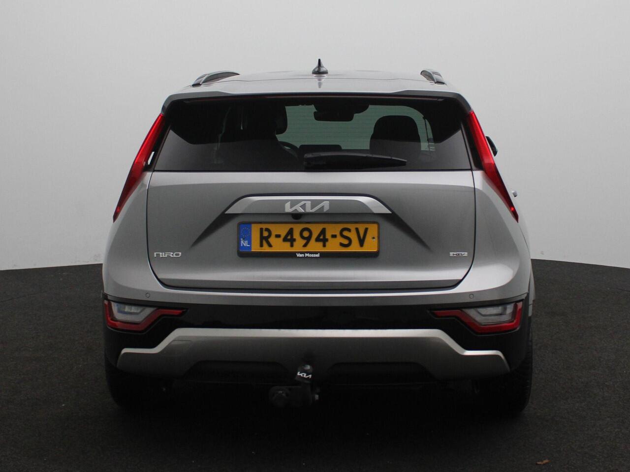 KIA Niro 1.6 GDi Hybrid DynamicPlusLine | Trekhaak | 4-season banden | Parkeersensoren v+a met achteruitrijcamera | Zonnedak | Metaalkleur |