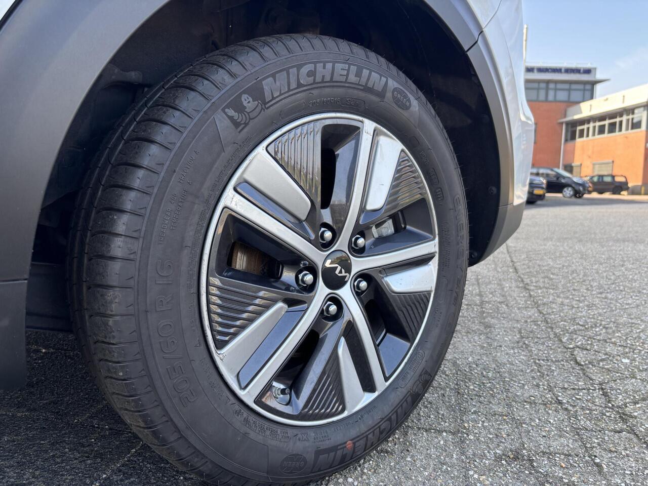 KIA Niro 1.6 GDi PHEV ExecutiveLine Stoelverwarming/Ventilatie, Navigatie, Dodehoekassistentie, JBL, Adaptieve Cruise Control, Enz...