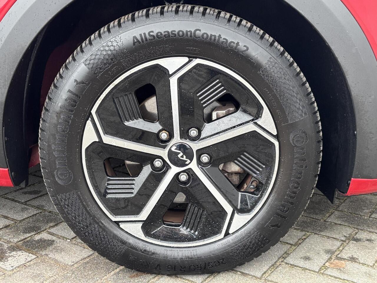 KIA Niro 1.6 GDi PHEV DynamicLine Automaat / Fabrieksgarantie tot 5-2028 / Dealer onderhouden / 1.300kg trekgewicht / All season banden / Stuur & Stoelverwarming / Apple Carplay Android Auto / Camera /