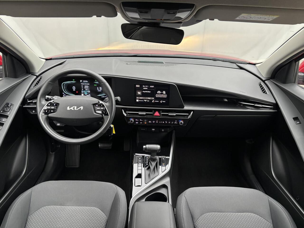 KIA Niro 1.6 GDi PHEV DynamicLine Automaat / Fabrieksgarantie tot 5-2028 / Dealer onderhouden / 1.300kg trekgewicht / All season banden / Stuur & Stoelverwarming / Apple Carplay Android Auto / Camera /