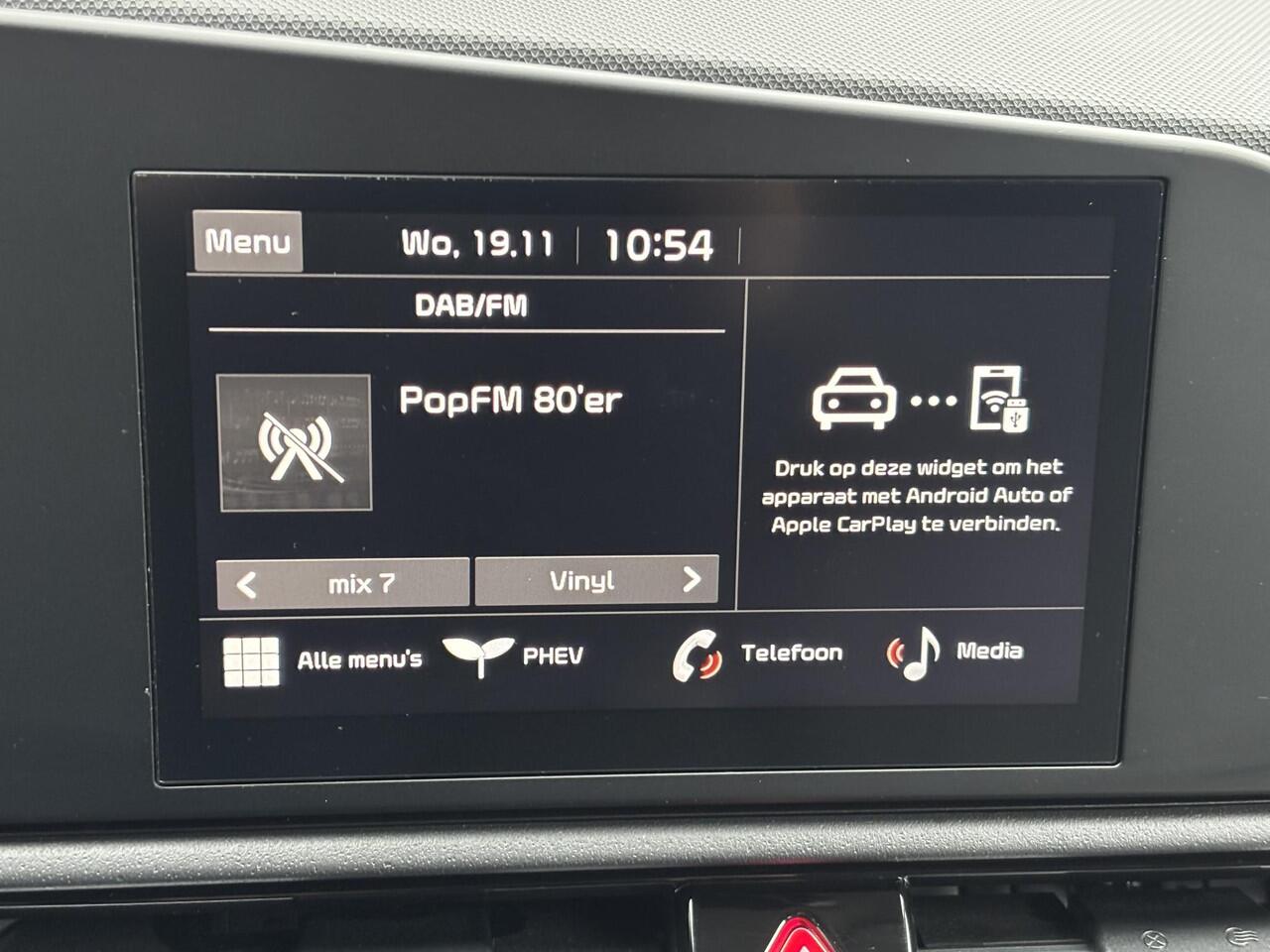 KIA Niro 1.6 GDi PHEV DynamicLine Automaat / Fabrieksgarantie tot 5-2028 / Dealer onderhouden / 1.300kg trekgewicht / All season banden / Stuur & Stoelverwarming / Apple Carplay Android Auto / Camera /
