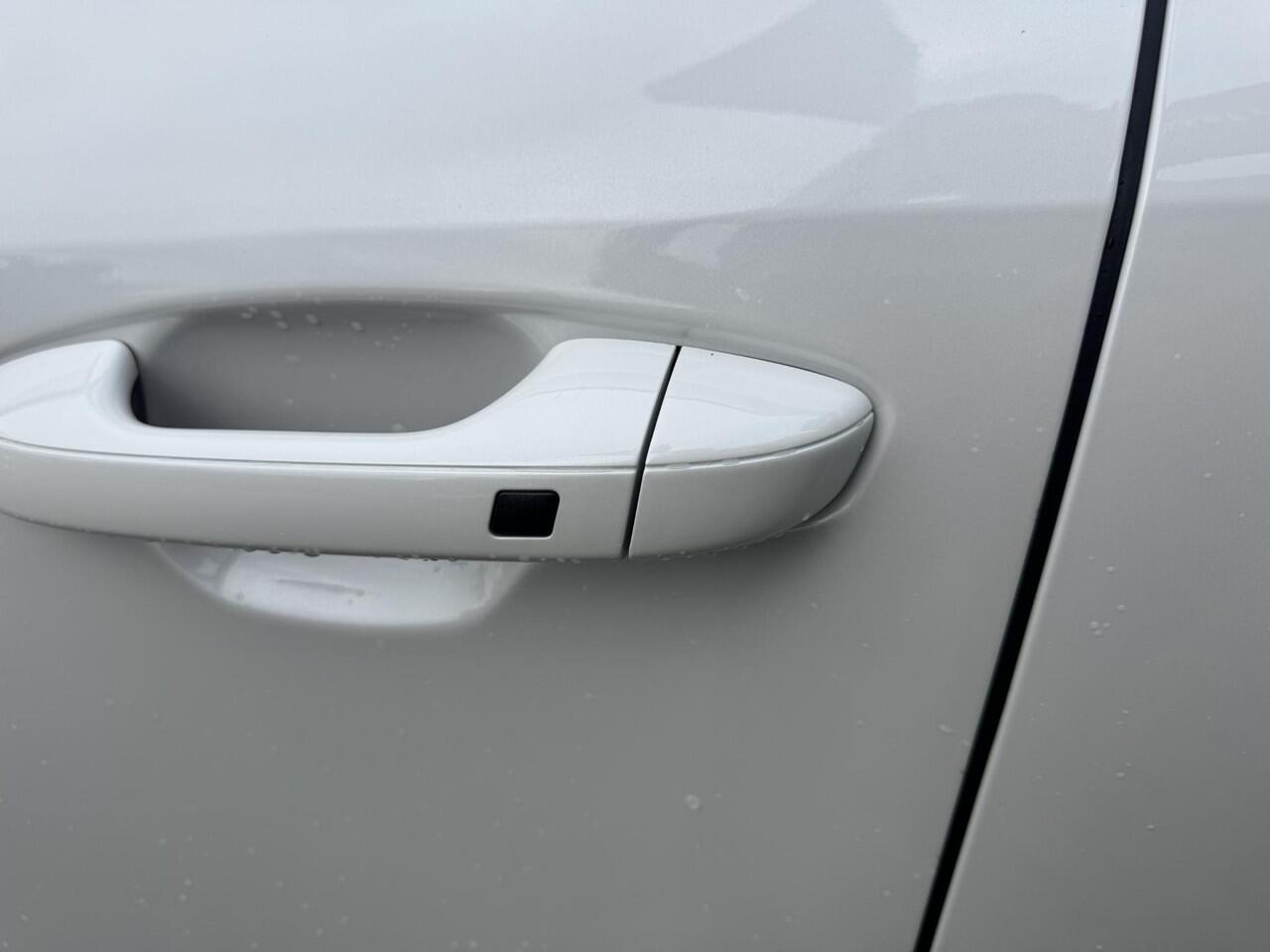 KIA Niro 1.6 GDi Hybrid DynamicLine | Eerste Eigenaar | Parelmoer | Adaptieve Cruise | Carplay/Android Auto | Navigatie | Enz...