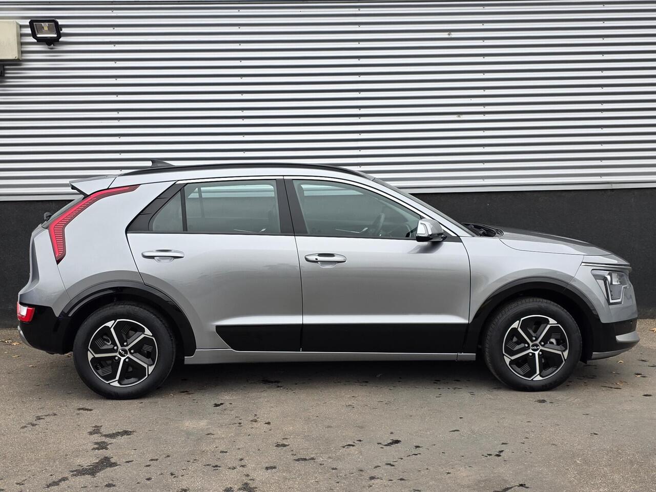 KIA Niro 1.6 GDi Hybrid DynamicLine Trekhaak, navigatie Apple CarPlay/Android Auto, NL-AUTO! parkeersensoren v&a, achteruitrij camera, adaptieve cruise control, BTW-auto
