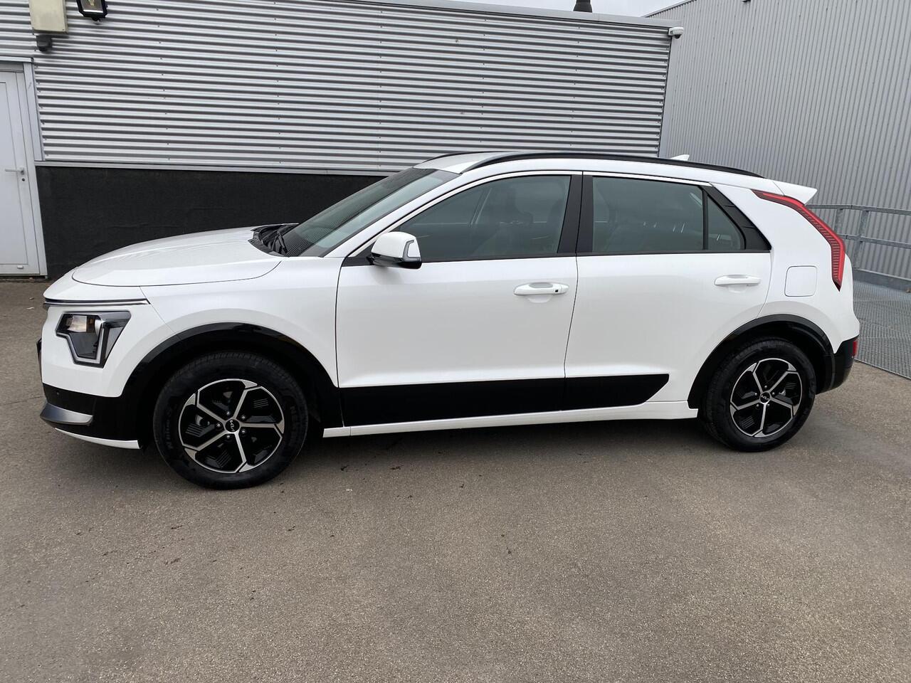 KIA Niro 1.6 GDi Hybrid DynamicLine Trekhaak, navigatie Apple CarPlay/Android Auto, NL-AUTO! parkeersensoren v&a, achteruitrij camera, adaptieve cruise control, BTW-auto