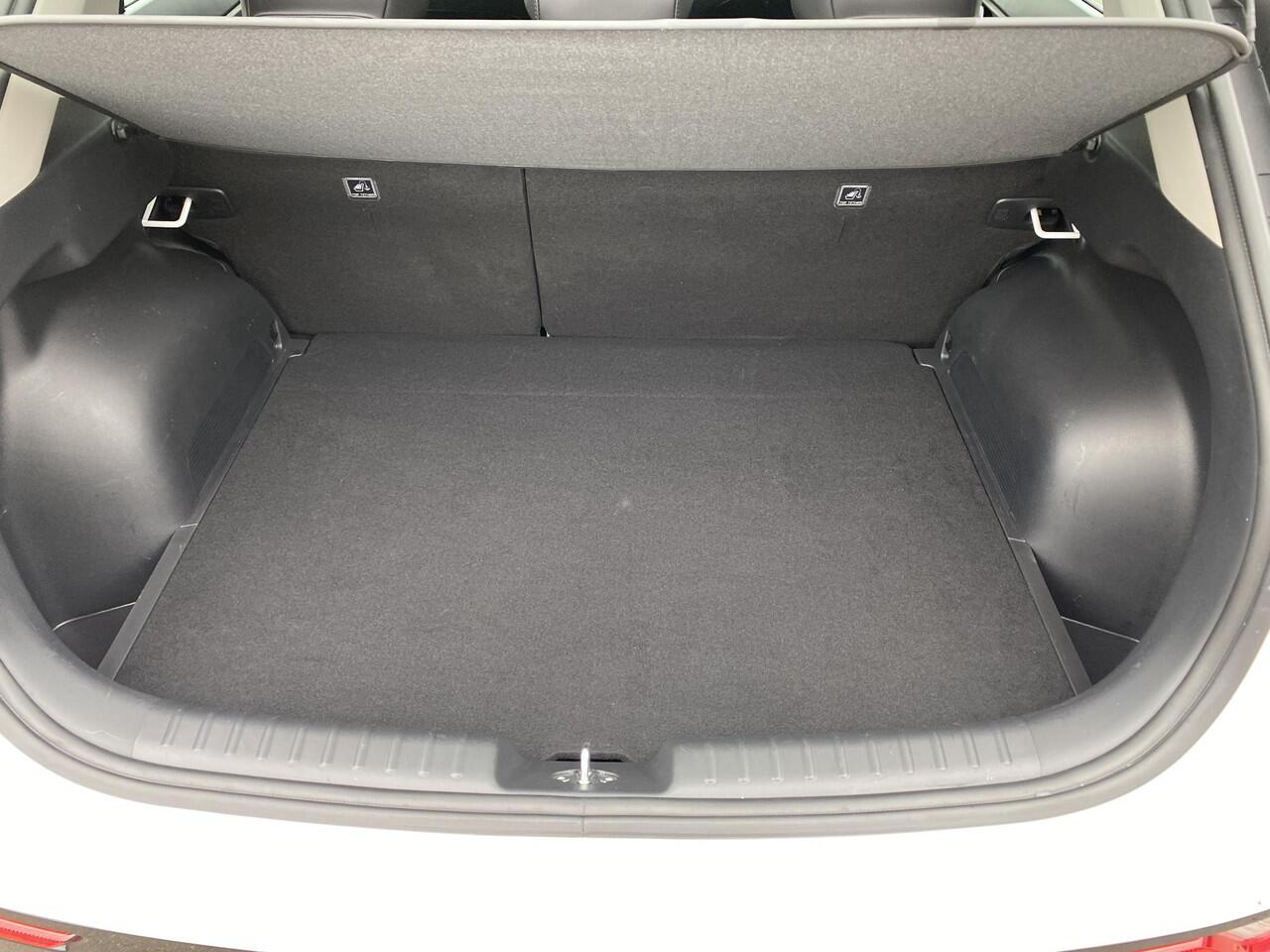 KIA Niro 1.6 GDi Hybrid DynamicLine Trekhaak, navigatie Apple CarPlay/Android Auto, NL-AUTO! parkeersensoren v&a, achteruitrij camera, adaptieve cruise control, BTW-auto