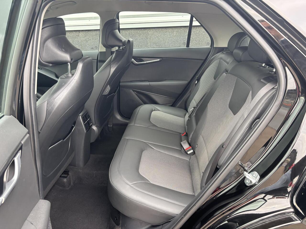 KIA Niro 1.6 GDi Hybrid DynamicLine Trekhaak, navigatie Apple CarPlay/Android Auto, NL-AUTO! parkeersensoren v&a, achteruitrij camera, adaptieve cruise control, BTW-auto