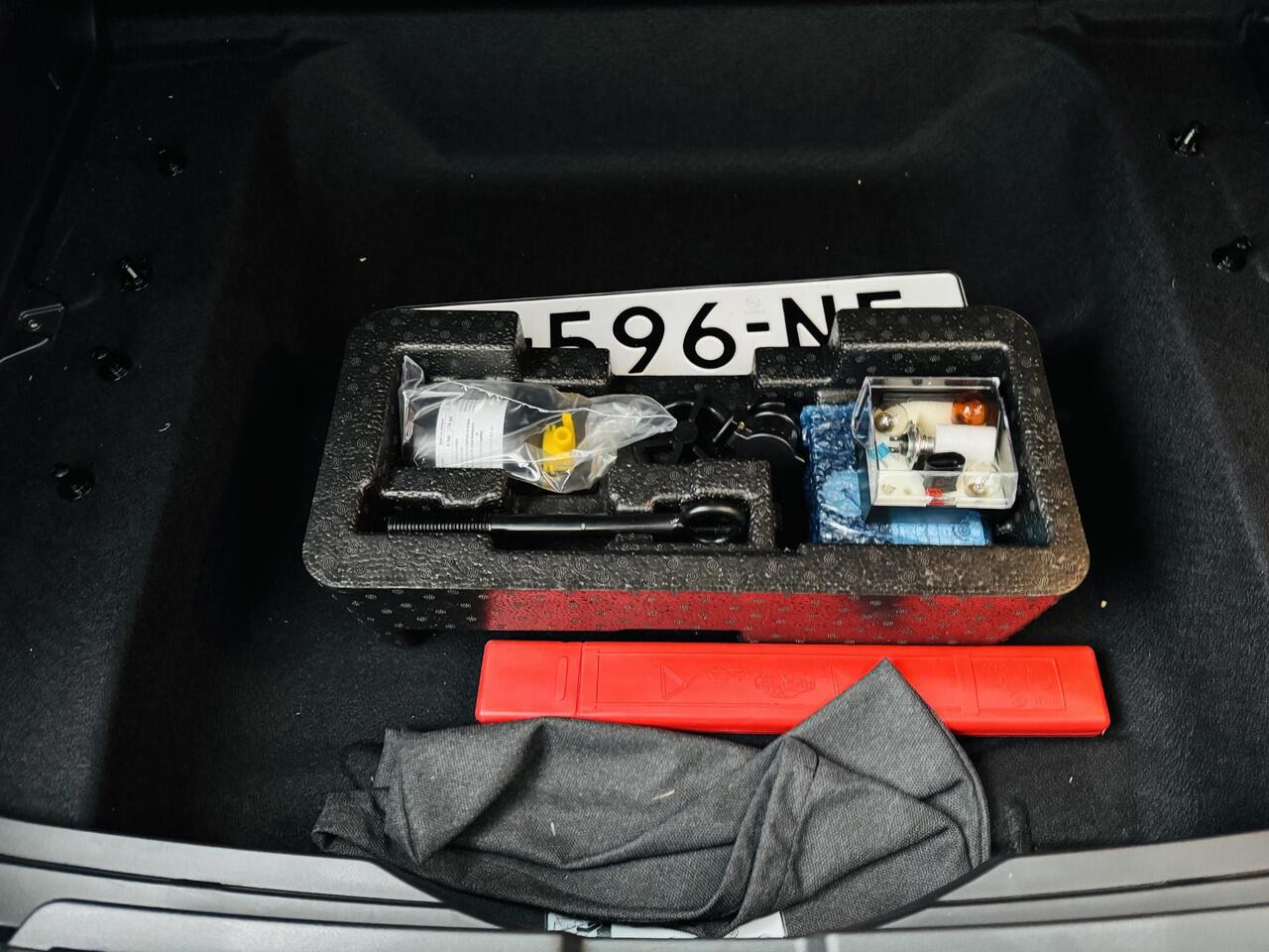 KIA Niro 1.6 GDi Hybrid DynamicLine Trekhaak | Clima | Cruise | Navigatie | Camera | PDC Rondom