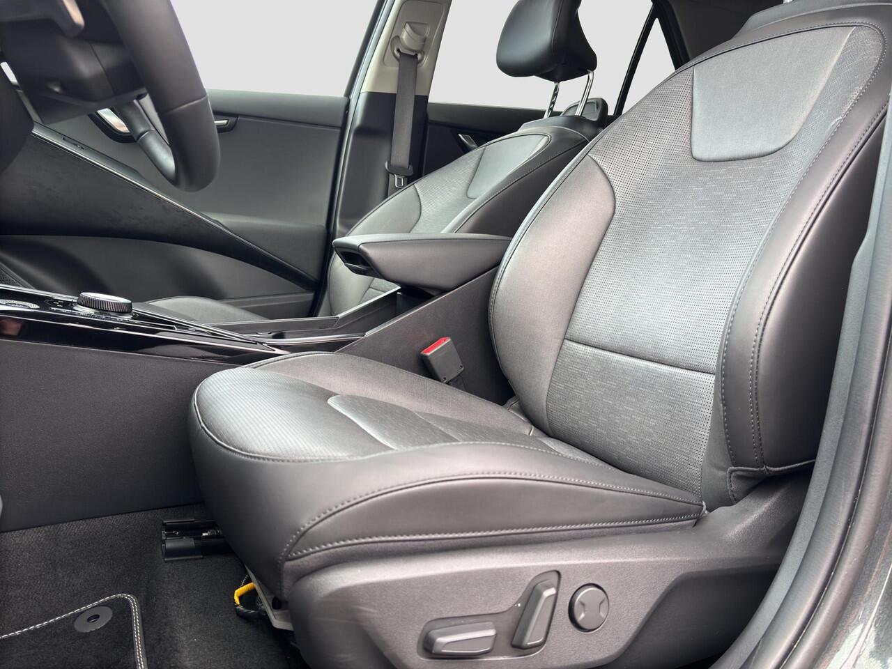 KIA Niro 1.6 GDi Hybrid ExecutiveLine Automaat | Elektrische Geheugenstoelen | Leder | Camera | Cruise | Sensoren | Stoelverwaming & Verkoeling | Apple Carplay & Android Auto |