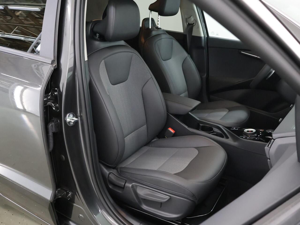 KIA Niro 1.6 GDi PHEV DynamicPlusLine Edition | 18" lichtmetalen velgen | Elektrisch verstelbare bestuurdersstoel | Stoel/Stuurwielverwarming | LED Koplampen | Elektrisch bedienbare achterklep |