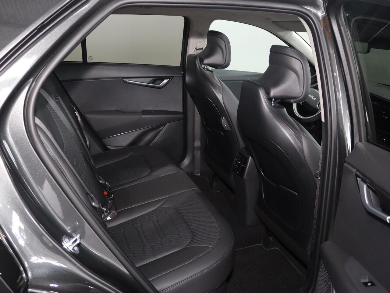 KIA Niro 1.6 GDi Hybrid DynamicPlusLine | Panoramadak | Stoel/Stuurwielverwarming | Head-Up Display | Dodehoek detectie