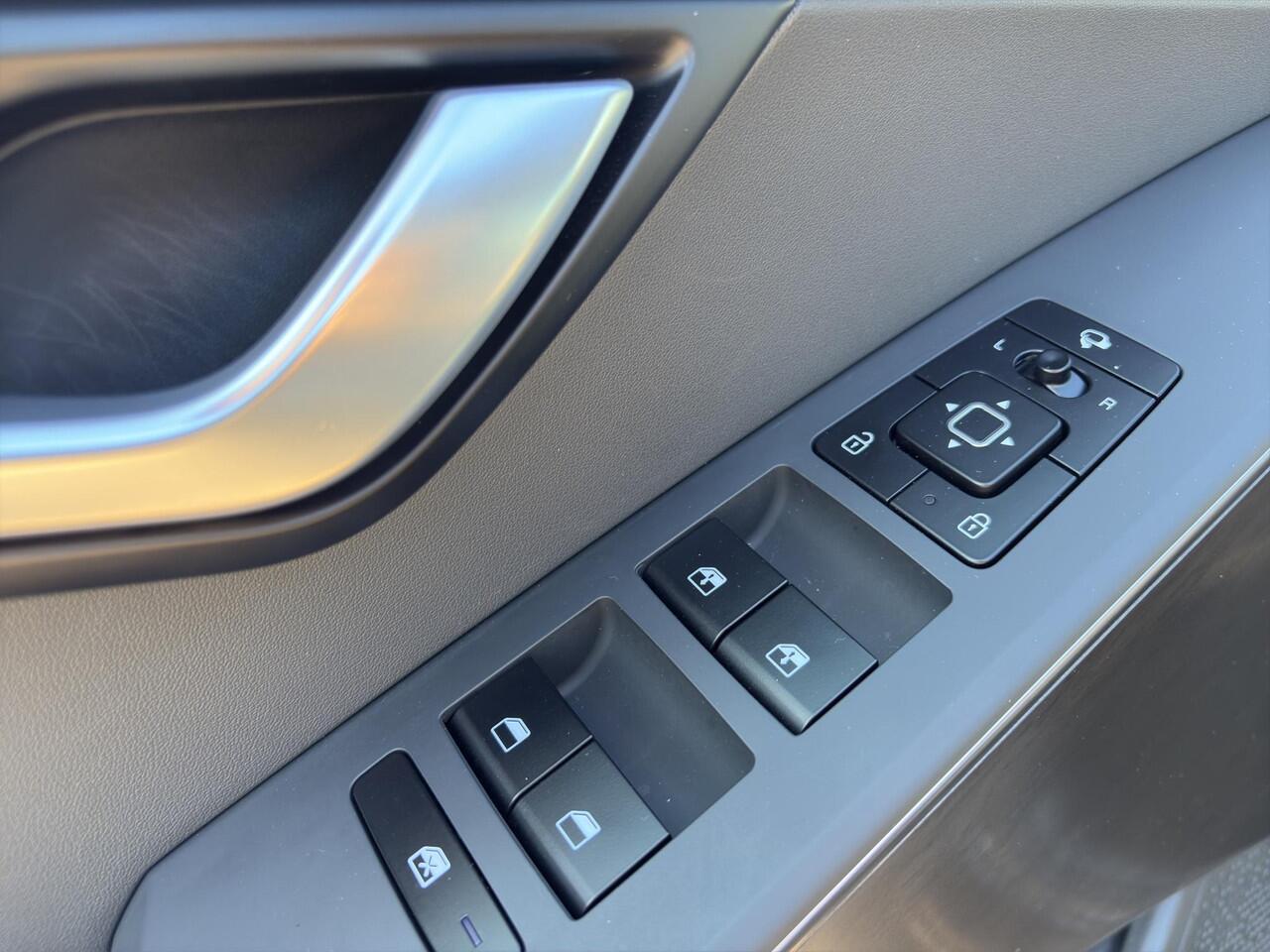 KIA Niro 1.6 GDi PHEV DynamicLine Automaat | Camera | Cruise | Sensoren | Apple Carplay & Android Auto | Navi |