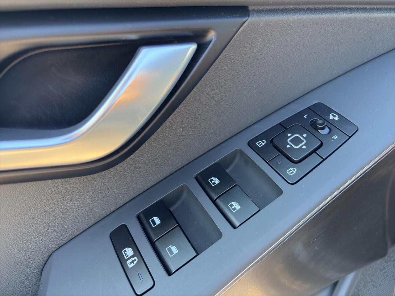 KIA Niro 1.6 GDi PHEV DynamicPlusLine Leder | Stoel- en Stuurverwarming | Adapt. Cruise | Schuif/Kanteldak | Elektr. Achterklep |