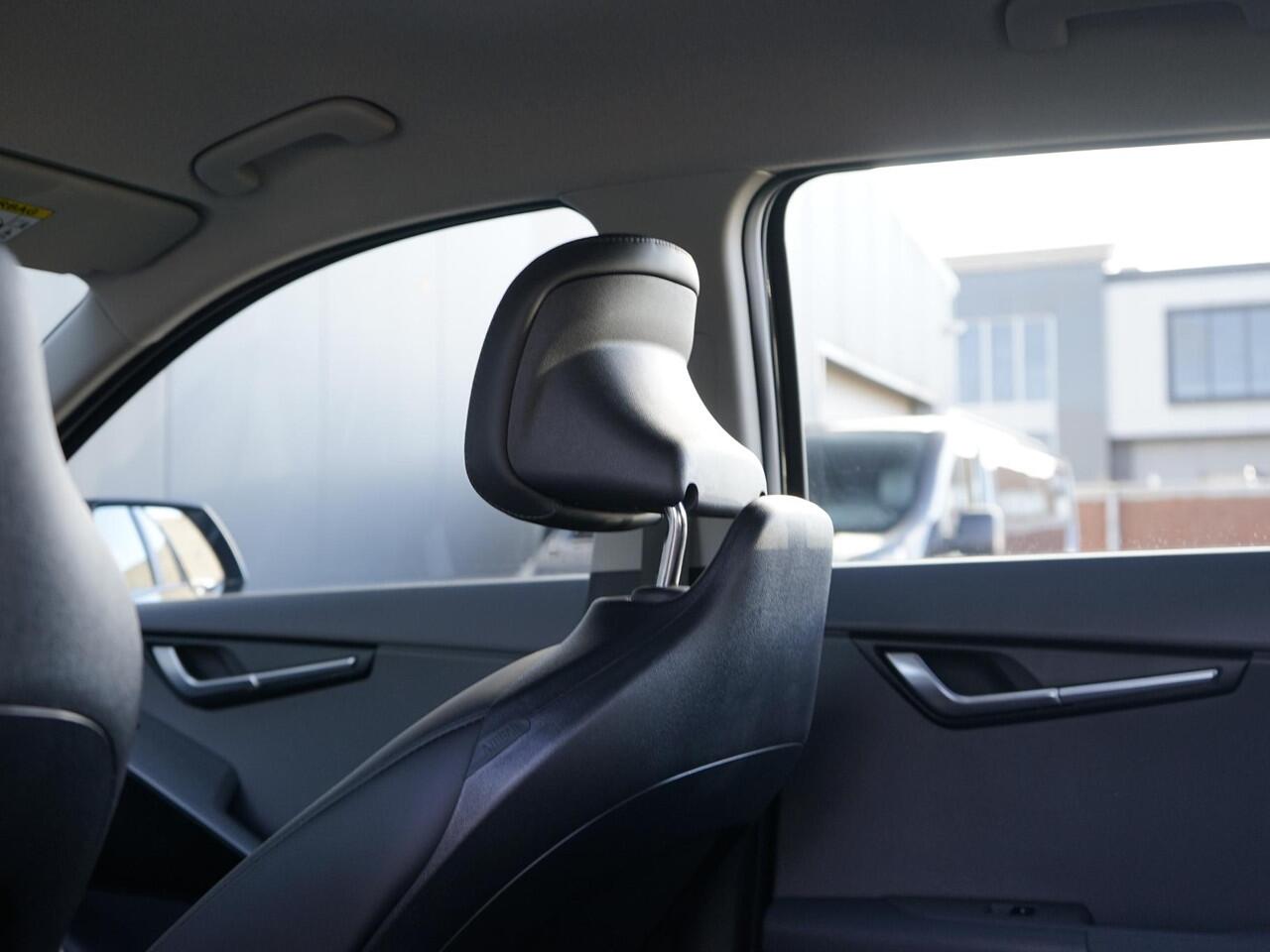 KIA Niro 1.6 GDi Hybrid DynamicLine Dealeronderh. / Led Verlichting / Camera / PDC / Smartphone Integratie /