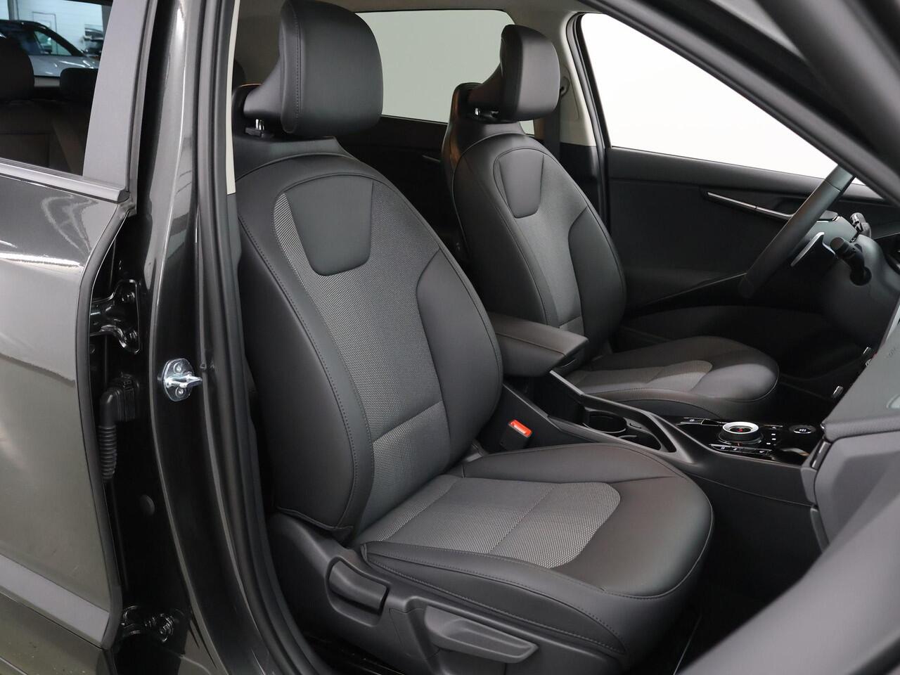 KIA Niro 1.6 GDi PHEV DynamicPlusLine Edition | 18" lichtmetalen velgen | Elektrisch verstelbare bestuurdersstoel | Stoel/Stuurwielverwarming | LED Koplampen | Elektrisch bedienbare achterklep |