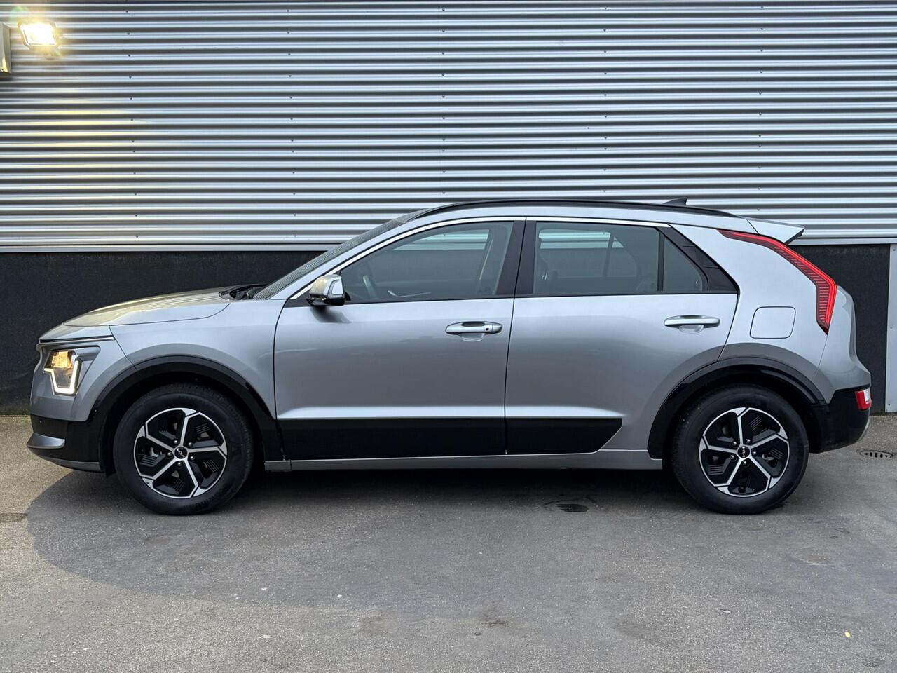 KIA Niro 1.6 GDi Hybrid DynamicLine 1e eign. NL-auto, Navigatie, Parkeersensoren, Achteruitrijcamera, Adaptieve cruise control, BTW-auto