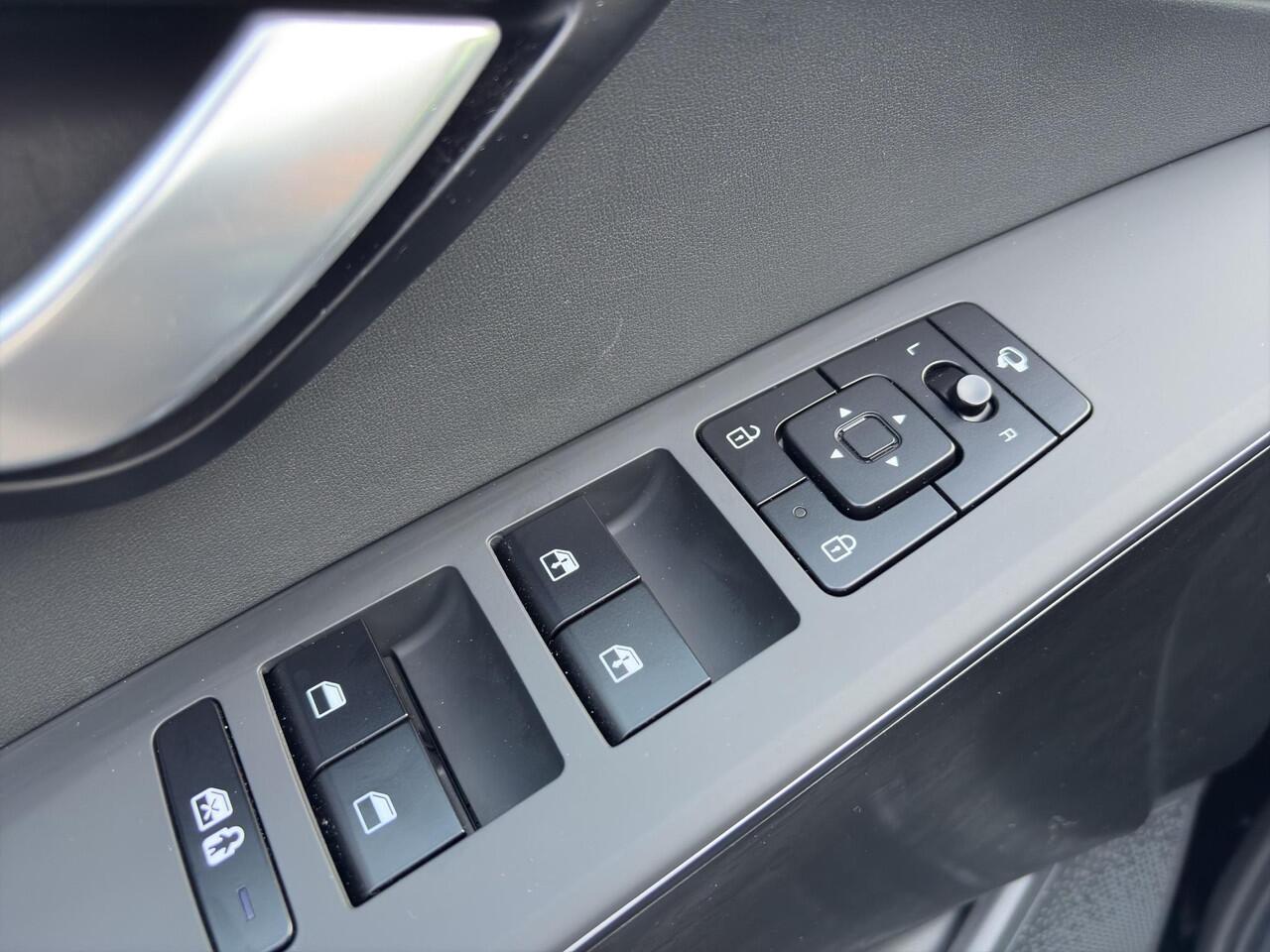 KIA Niro 1.6 GDi PHEV DynamicPlusLine Leder | Stoel- en Stuurverwarming | Adapt. Cruise | Schuif/Kanteldak | Elektr. Achterklep |