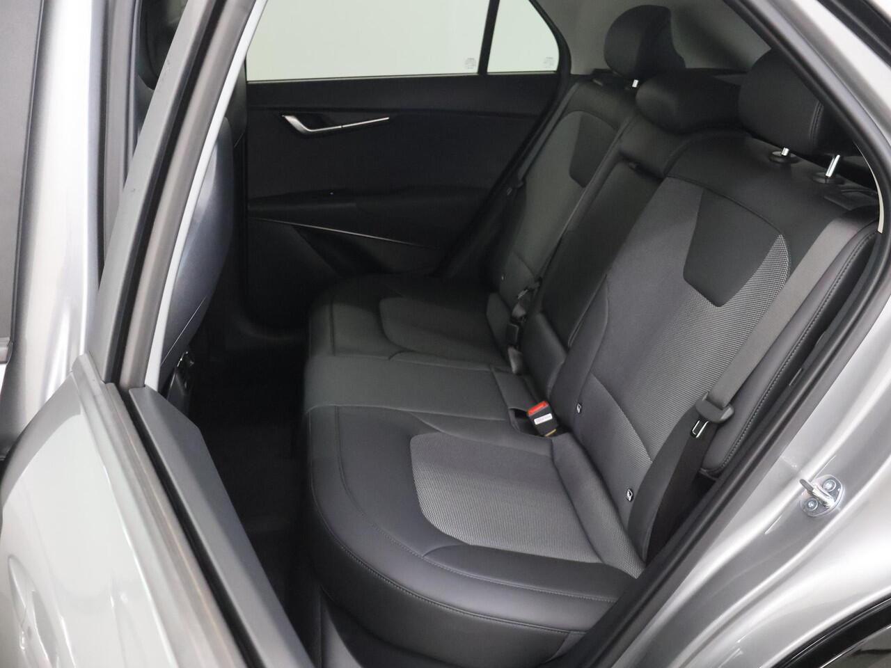 KIA Niro 1.6 GDi PHEV DynamicPlusLine Edition | 18" lichtmetalen velgen | Elektrisch verstelbare bestuurdersstoel | Stoel/Stuurwielverwarming | LED Koplampen | Elektrisch bedienbare achterklep |
