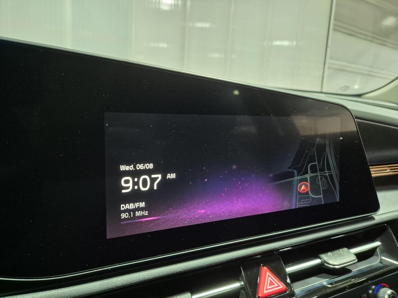 KIA Niro 1.6 GDi Hybrid DynamicLine , Uitvoorraad Leverbaar, snel rijden, 3.500,= euro korting. Leverbaar in zwart en donker grijs.