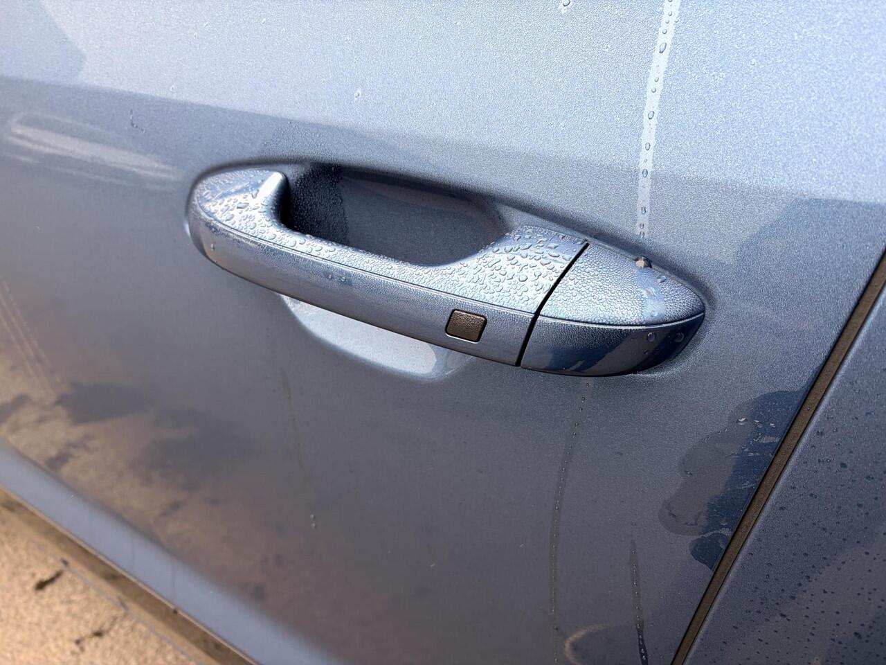 KIA Niro 1.6 GDi Hybrid DynamicLine Kleur City Scape Green direct leverbaar | Rijklaarprijs ¤. 34.790,= inclusief inruilactie!! |