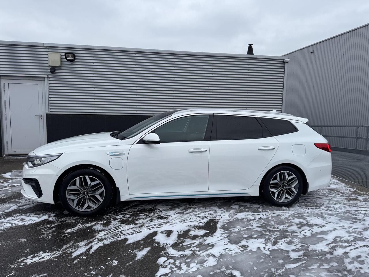 KIA OPTIMA Sportswagon 2.0 GDI PHEV ExecutiveLine Schuif/kanteldak, Trekhaak, Stoelkoeling + Stoelverwarming, Stuurwiel verwarmd, 360° Camera, Navigatie, Lederen bekleding, Seat memory Herman/Kardon