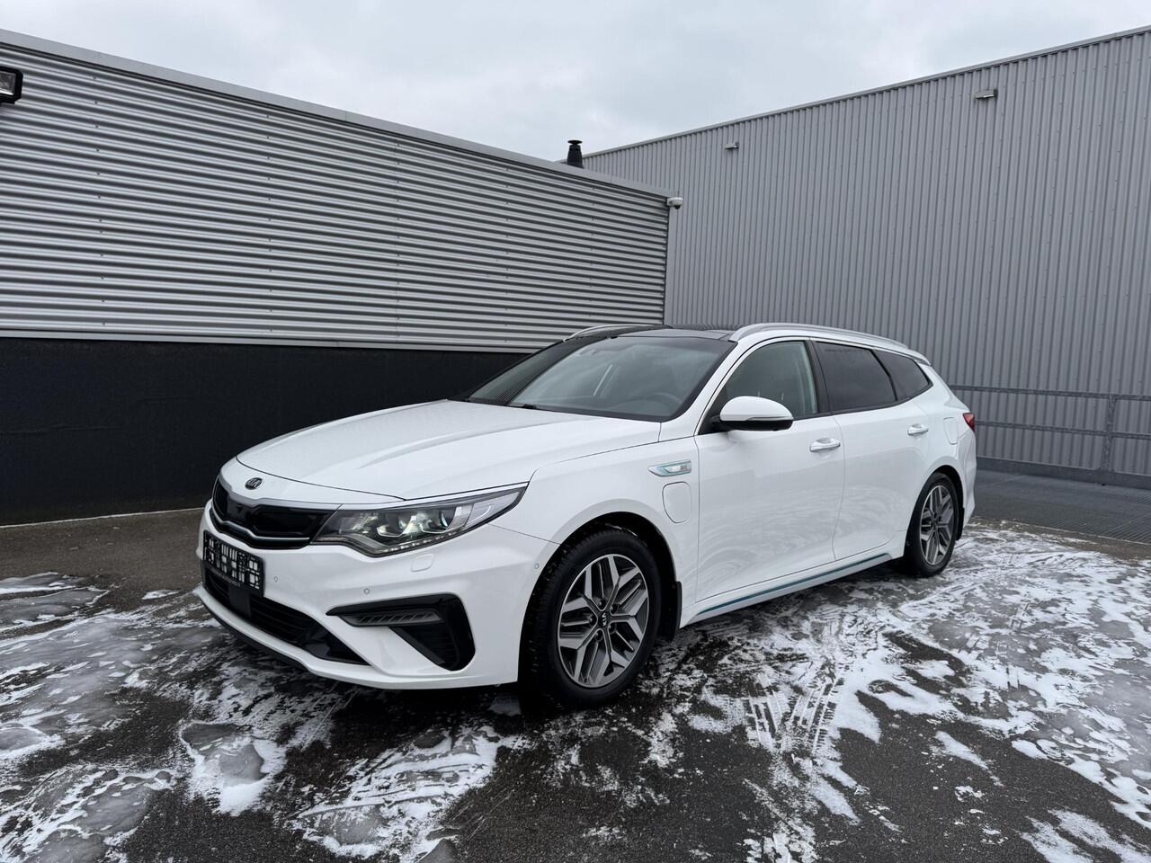KIA OPTIMA Sportswagon 2.0 GDI PHEV ExecutiveLine Schuif/kanteldak, Trekhaak, Stoelkoeling + Stoelverwarming, Stuurwiel verwarmd, 360° Camera, Navigatie, Lederen bekleding, Seat memory Herman/Kardon