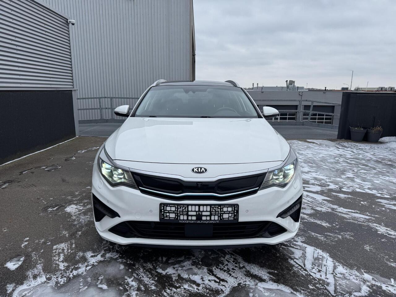 KIA OPTIMA Sportswagon 2.0 GDI PHEV ExecutiveLine Schuif/kanteldak, Trekhaak, Stoelkoeling + Stoelverwarming, Stuurwiel verwarmd, 360° Camera, Navigatie, Lederen bekleding, Seat memory Herman/Kardon