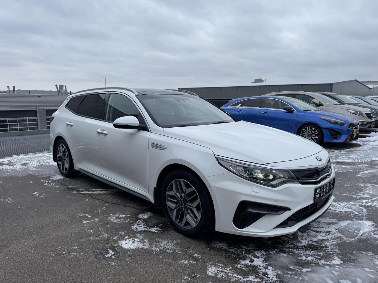 KIA OPTIMA Sportswagon 2.0 GDI PHEV ExecutiveLine Schuif/kanteldak, Trekhaak, Stoelkoeling + Stoelverwarming, Stuurwiel verwarmd, 360° Camera, Navigatie, Lederen bekleding, Seat memory Herman/Kardon
