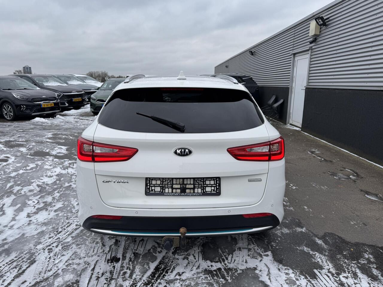KIA OPTIMA Sportswagon 2.0 GDI PHEV ExecutiveLine Schuif/kanteldak, Trekhaak, Stoelkoeling + Stoelverwarming, Stuurwiel verwarmd, 360° Camera, Navigatie, Lederen bekleding, Seat memory Herman/Kardon