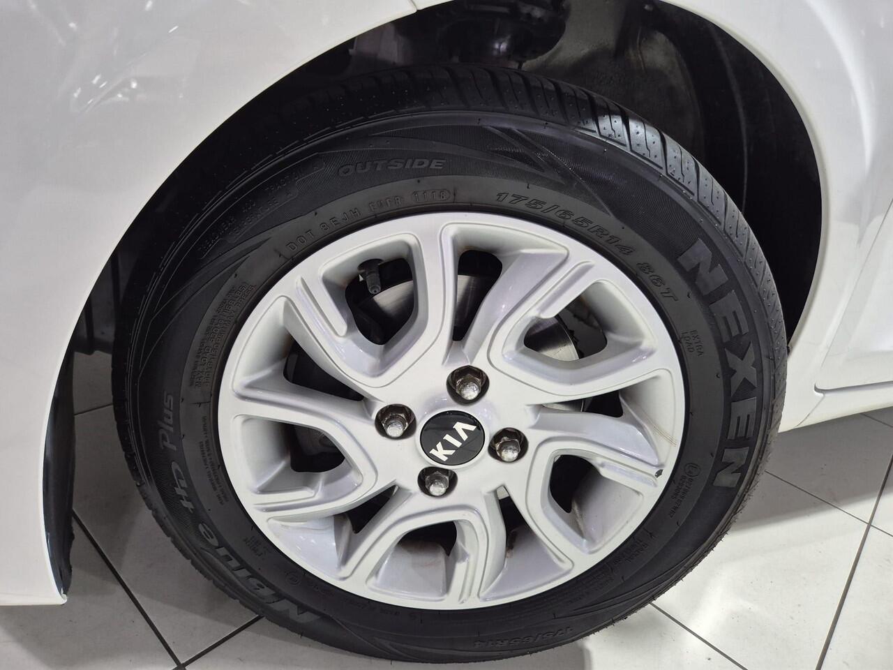 KIA PICANTO 1.0 CVVT ComfortLine 14 inch velgen, Bluetooth, Airco.