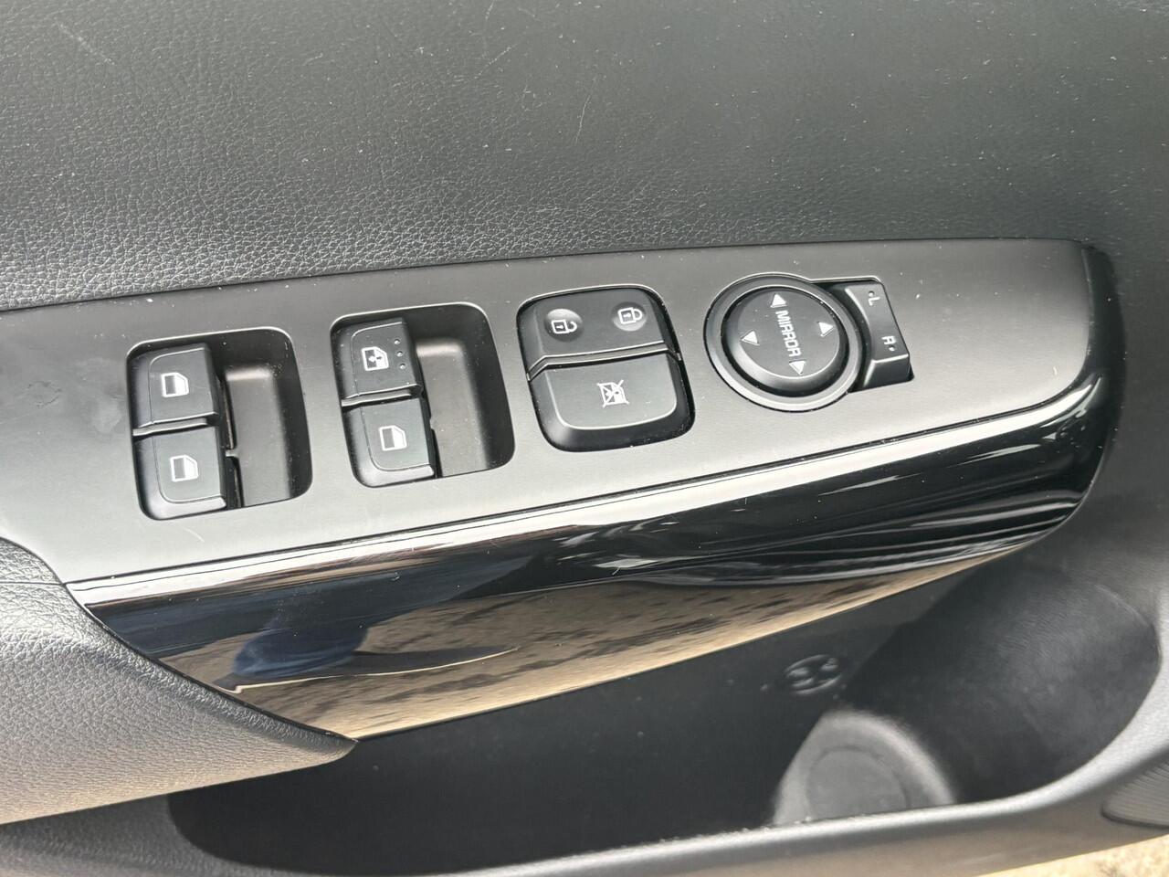 KIA PICANTO 1.0 DPi DynamicLine Apple Carplay en/of Android auto Navigatie, Nieuw geleverd en dealeronderhouden, 1e eign. Cruise control, Achteruitrijcamera