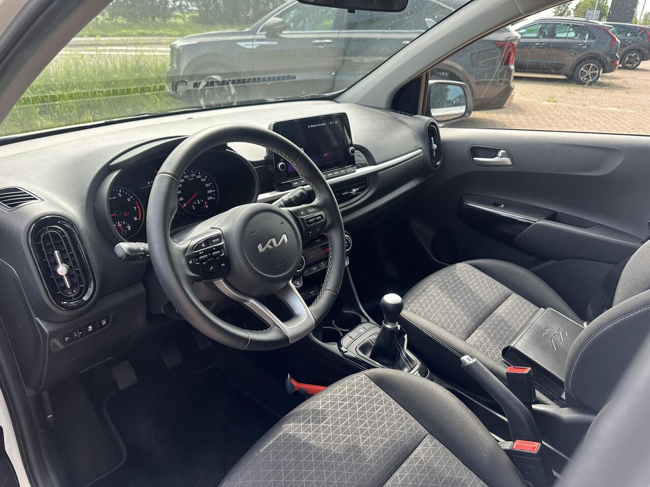 KIA PICANTO 1.0 DPi DynamicPlusLine | Nieuw geleverd | Navigatie | Keyless | Spraakbediening | Start/Stop systeem | Achteruitrij camera | Cruise control | Buitenspiegels elektr. inklapbaar |