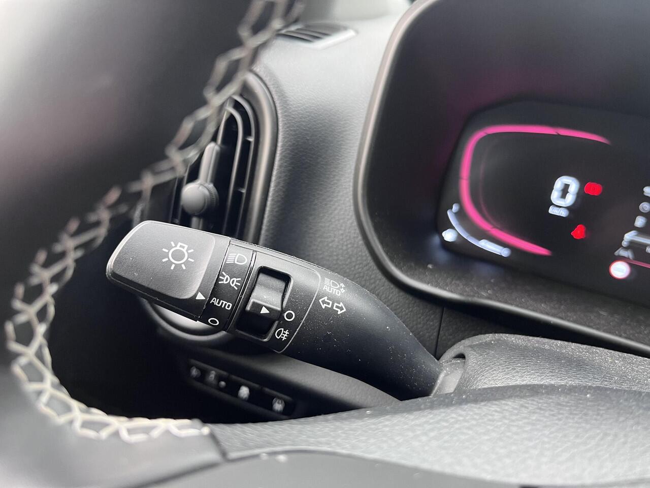 KIA PICANTO 1.0 DPI ExecutiveLine Draadloze oplader telefoon | Stoel en Stuurverwarming | Led verlichting | 1e Eigenaar!!