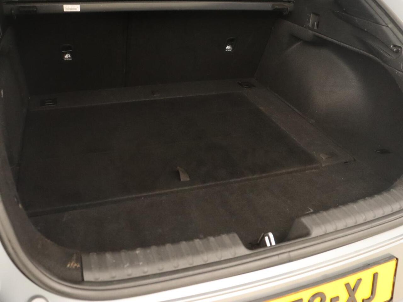 KIA PRO CEE D ProCeed 1.5 T-GDI GT-Line | Panoramadak | Trekhaak | Stoel & stuurverwarming | Leder/Alcantara | Adaptive cruise | Carplay | Navigatie | Camera | Keyless | Digital Cockpit