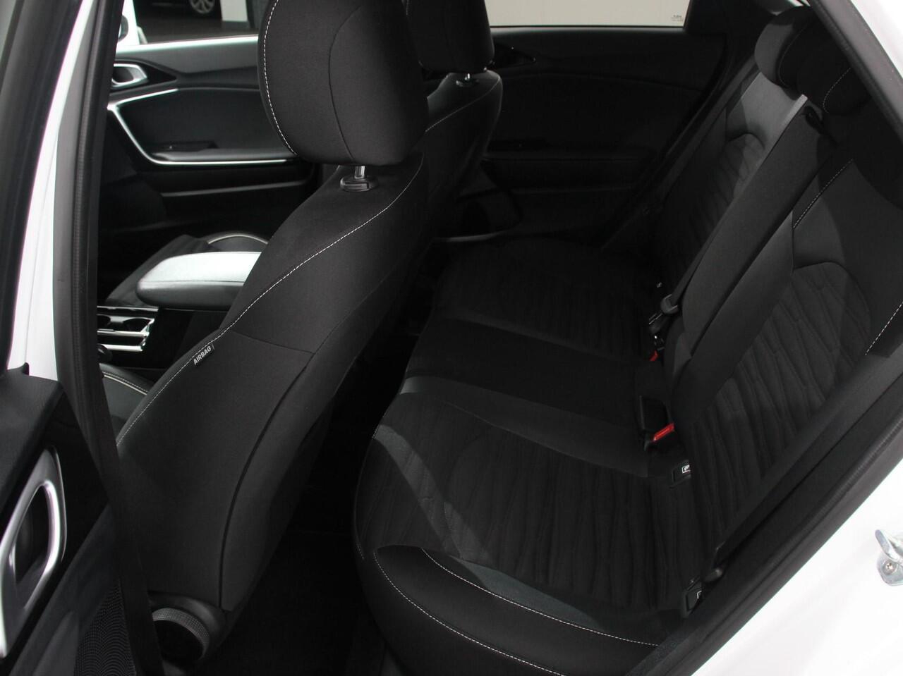 KIA PRO CEE D ProCeed 1.5 T-GDi Automaat HEV GT-Line | Climate control | Cruise control adaptive | Camera | Parkeersensoren achter | Stuur verwarming | Voorstoelen verwarmd | Navigatie | Apple Carplay/ Android Auto