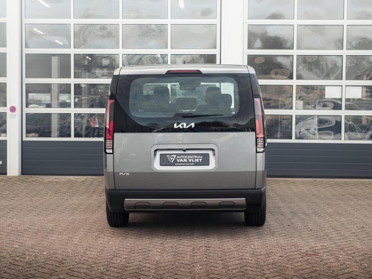 KIA PV5 Passenger Elite 71.2 kWh | Clima | Camera | Adapt. Cruise | BSM | Navi | PDC V&A | Stoel&Stuur Verwarming | Twee schuifdeuren | Priv. glass | 5-Zits