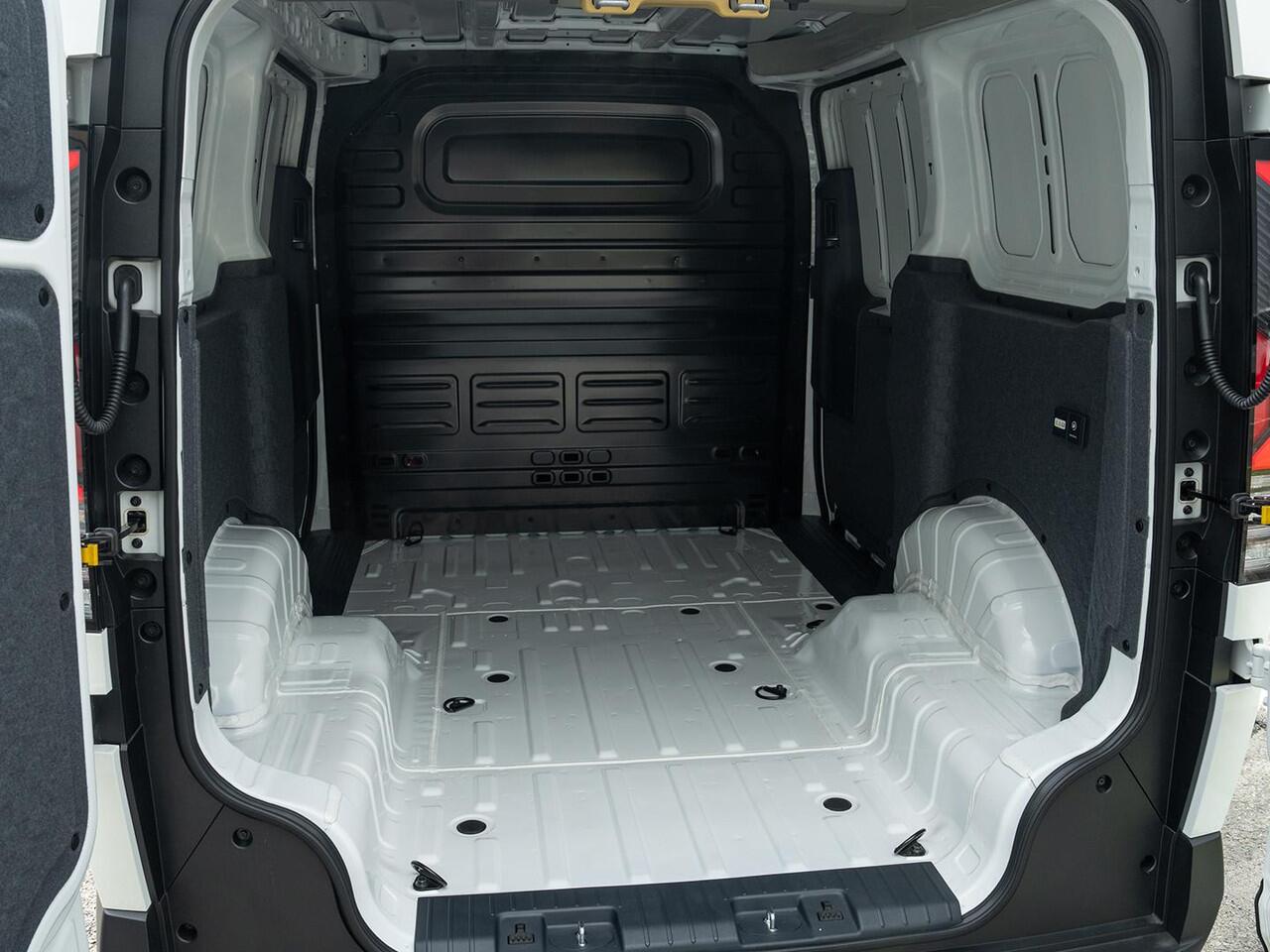 KIA PV5 L2H1 Plus 71.2 kWh | Nieuw | Actieradius tot 416 km (WLTP) | Prijs is incl. ¤ 1.250 introductievoordeel | 2,99% financiering | Uit voorraad leverbaar |