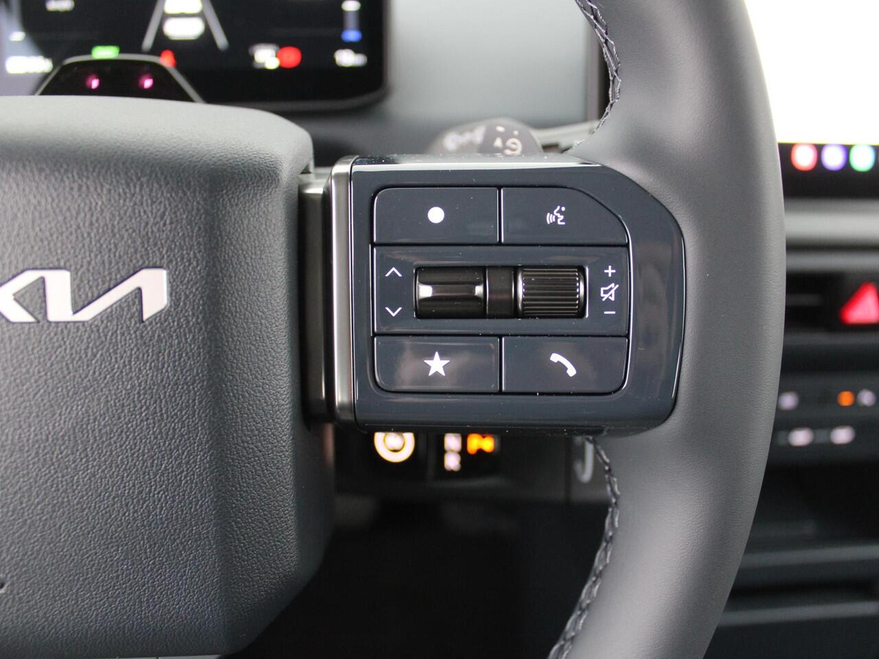 KIA PV5 Passenger Plus 71.2 kWh | Stuur-/stoelverwarming v+a | Camera | Cruise adapt. | Draadloze telefoonlader | PDC v+a | Clima | Navi | LED | 17" LM |